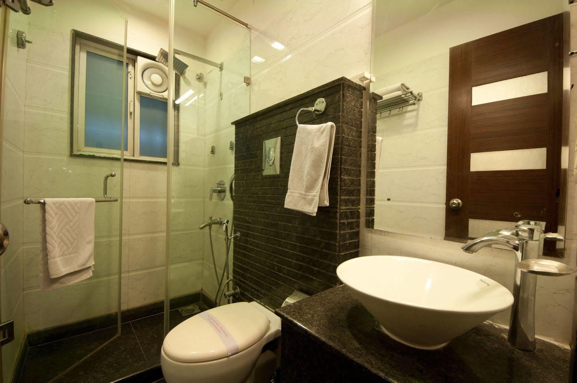 Hotel Amaltas International - Delhi-16 Nuova Delhi Esterno foto