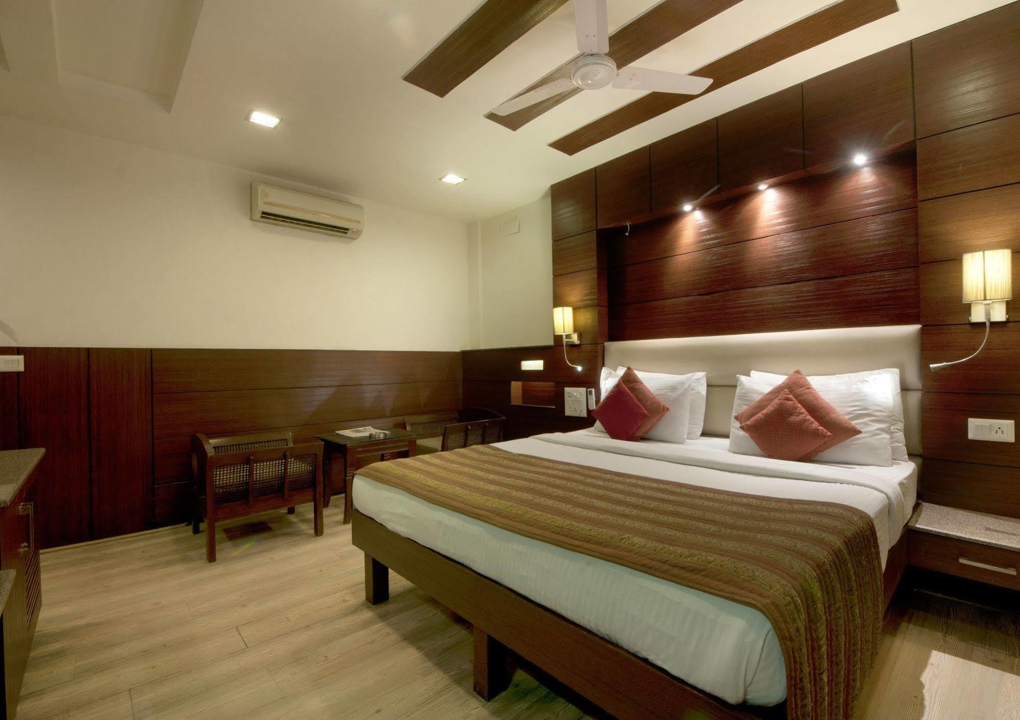 Hotel Amaltas International - Delhi-16 Nuova Delhi Esterno foto