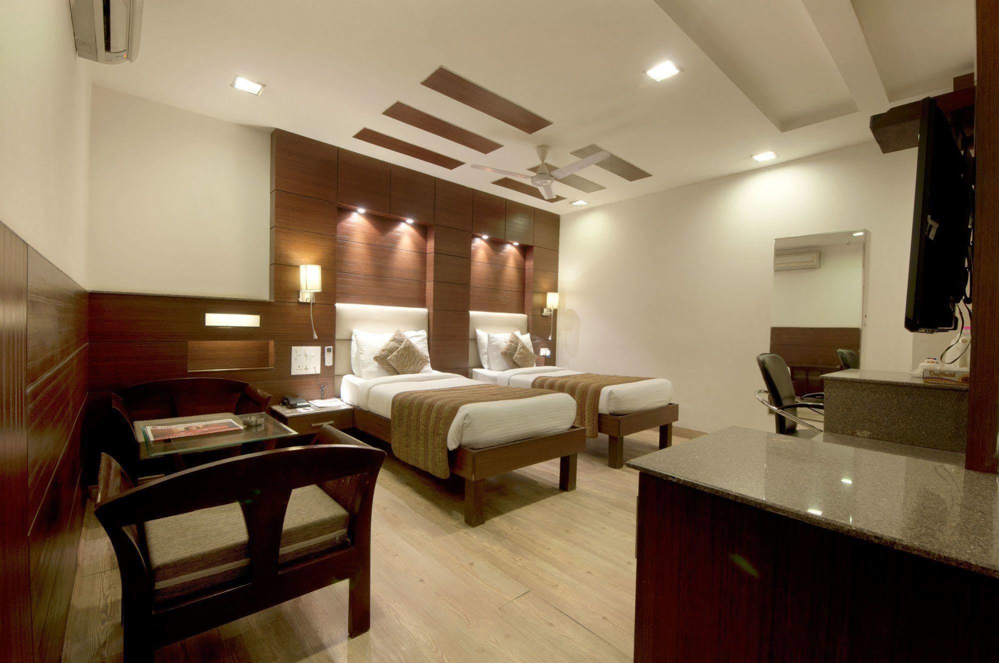 Hotel Amaltas International - Delhi-16 Nuova Delhi Esterno foto