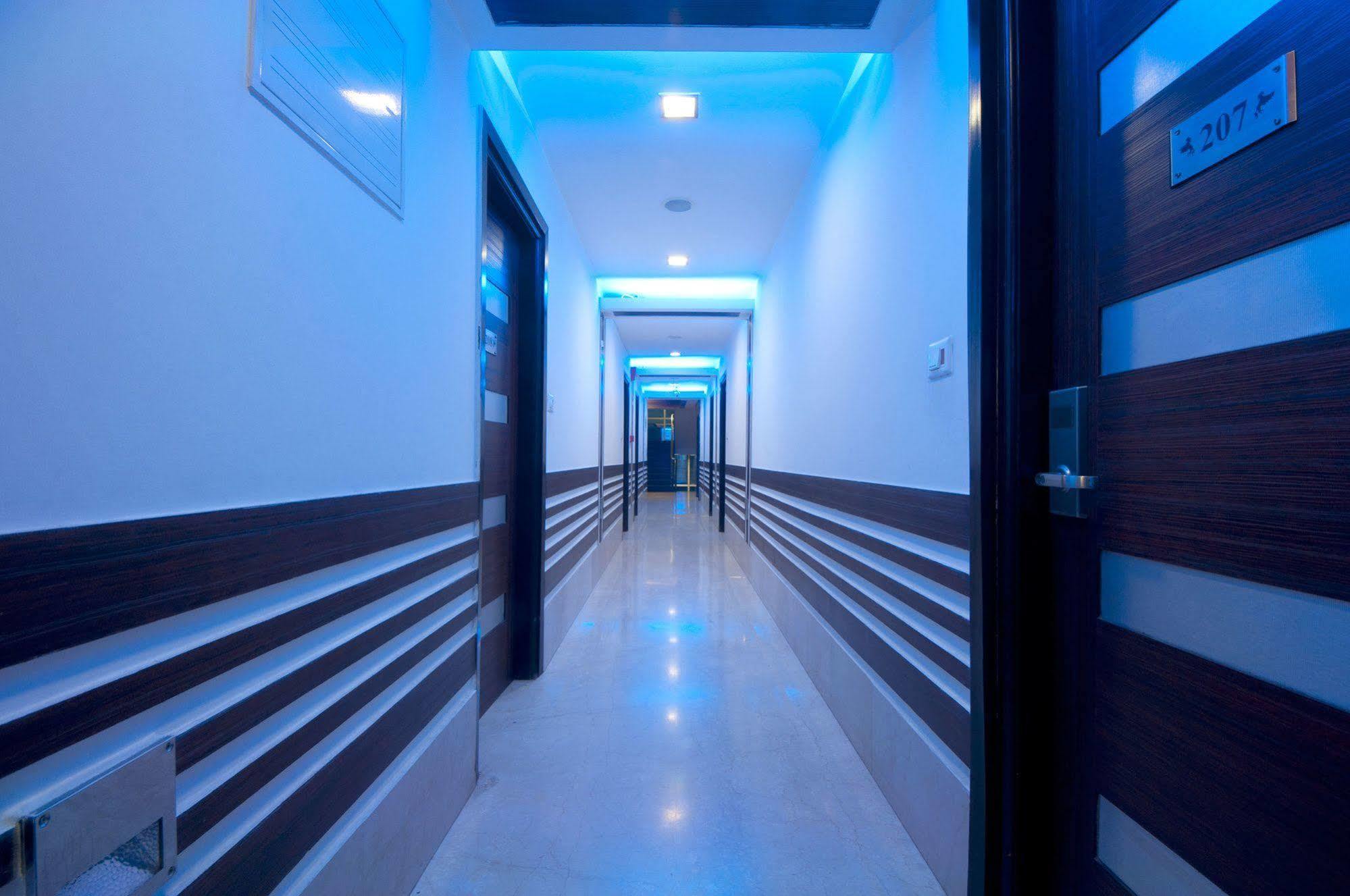 Hotel Amaltas International - Delhi-16 Nuova Delhi Esterno foto