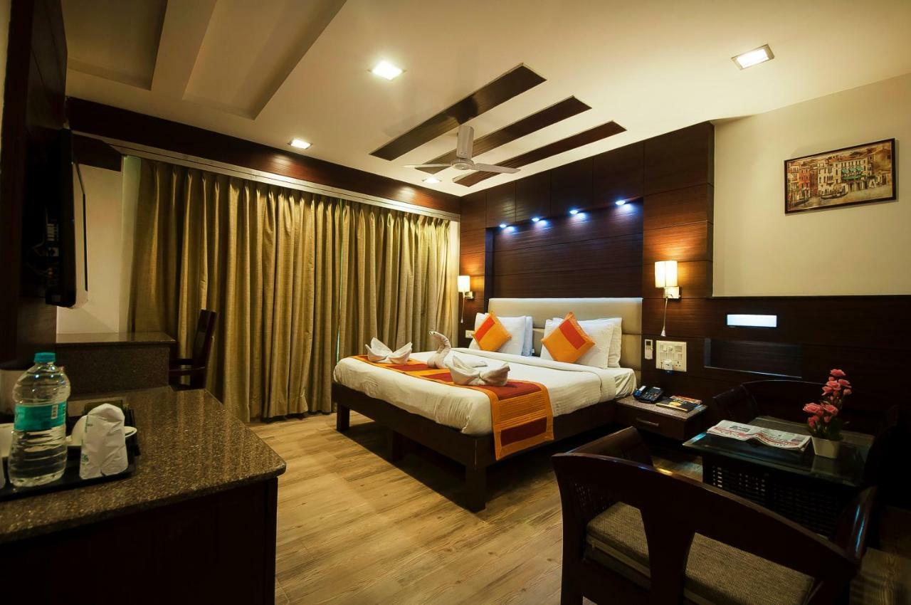 Hotel Amaltas International - Delhi-16 Nuova Delhi Esterno foto
