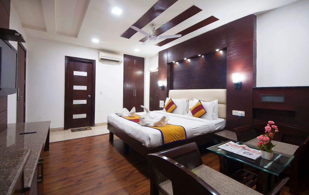Hotel Amaltas International - Delhi-16 Nuova Delhi Esterno foto