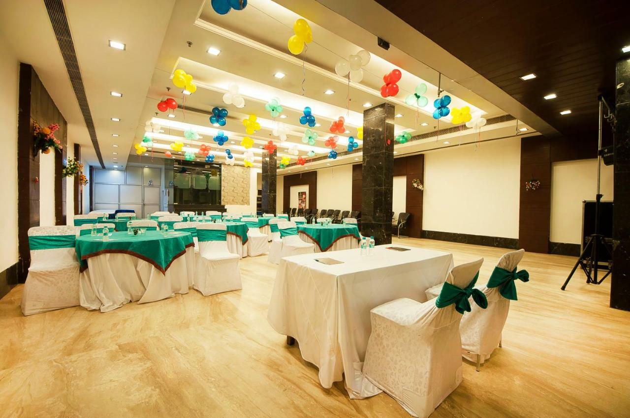 Hotel Amaltas International - Delhi-16 Nuova Delhi Esterno foto