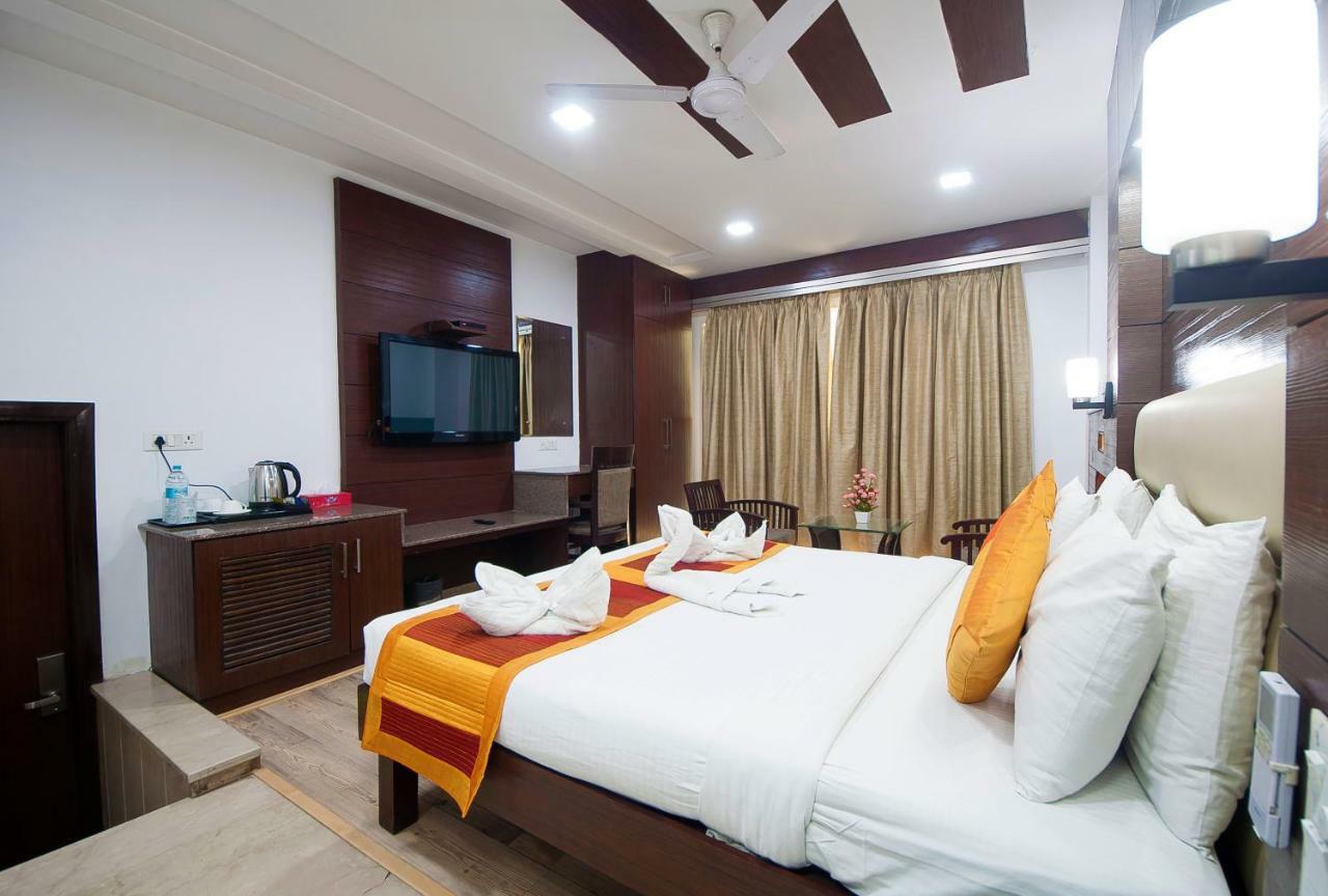 Hotel Amaltas International - Delhi-16 Nuova Delhi Esterno foto